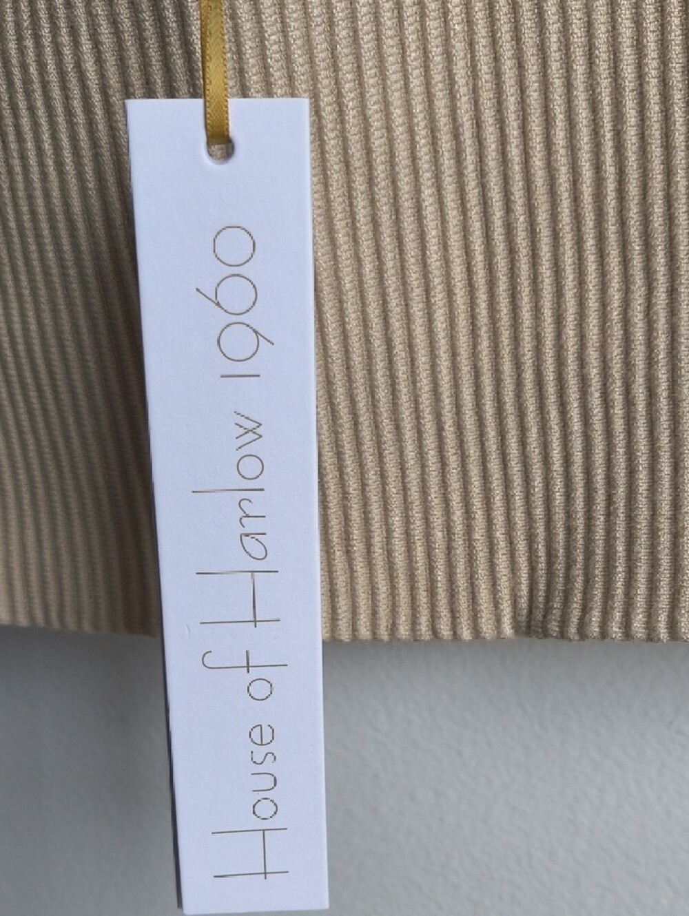 House of Harlow 1960 Ribbed Crop Top in Beige with Front Zip - Picture 3 of 6